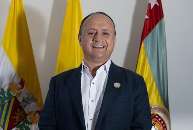 Exdirector del Sena Santander sancionado por que le aparecieron unos 700 millones por arte de magia hoy es alcalde en Vélez. ¿Nos preocupamos?