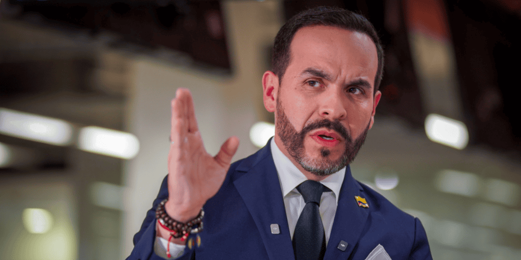 De la Espriella insiste que tras su llegada al poder haría todo lo posible para extraditar a Petro