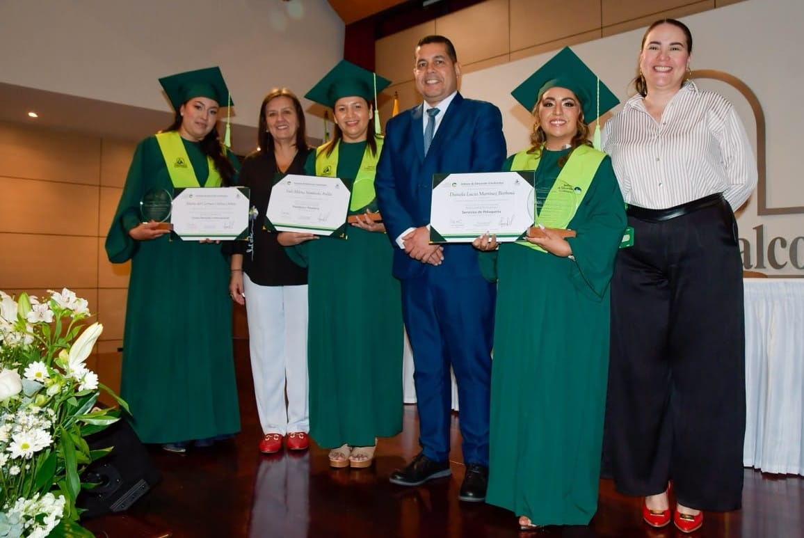 Ceremonia de Técnicos laborales en  Instituto de Educación Comfenalco