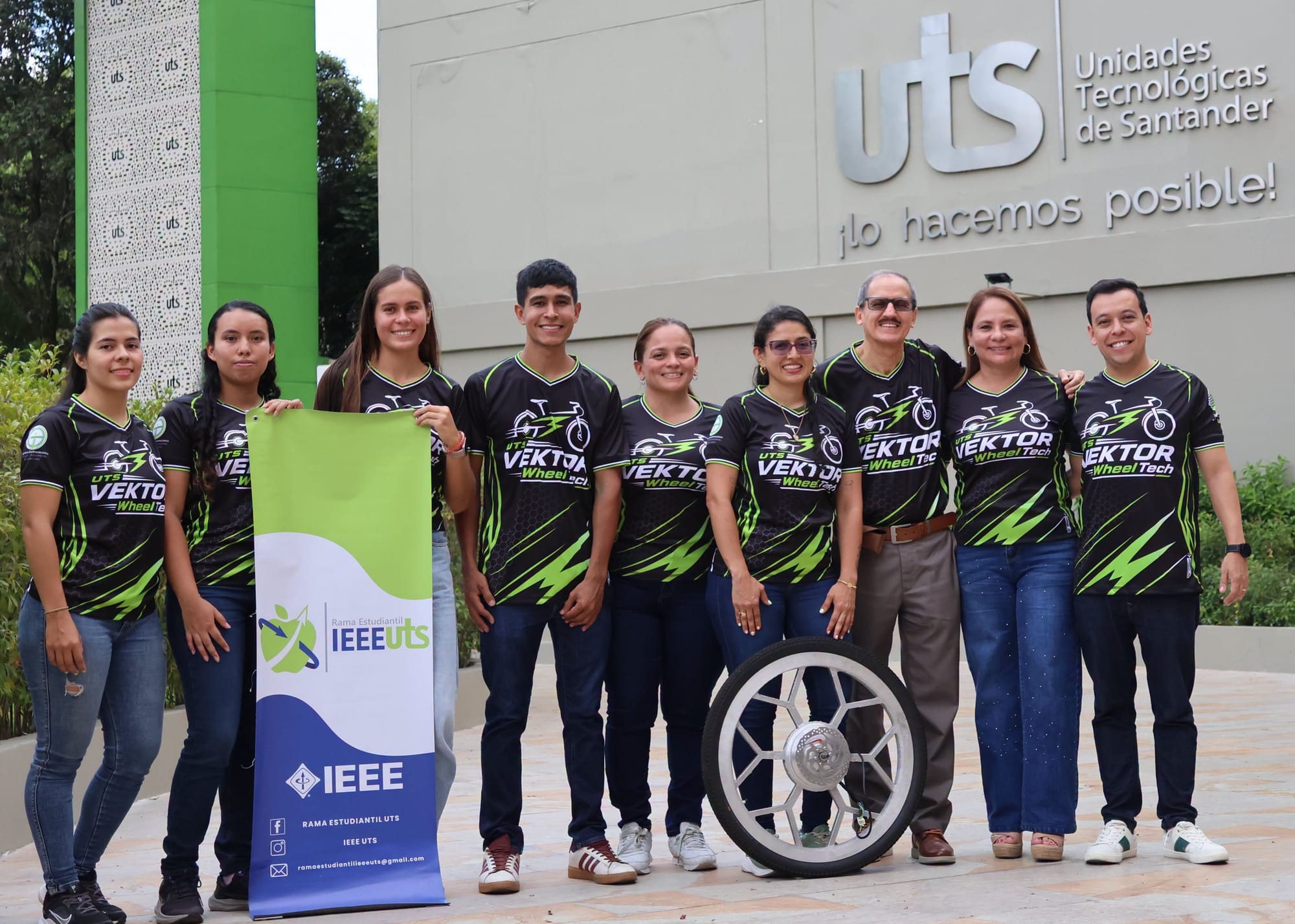 Ciencia, ingeniería y trabajo en equipo con sello Uteísta