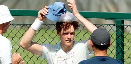 Sinner desafía el calor con ciencia y tecnología para seguir firme en Wimbledon