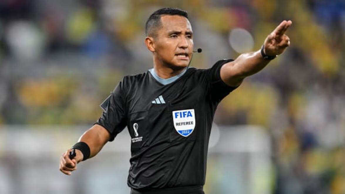 Arbitro salvadoreño dirige el juego Colombia – Suiza