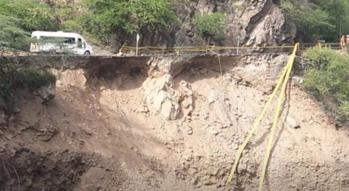 Autoridades restringieron el tránsito de vehículos de carga pesada en la vía Bucaramanga-Barbosa