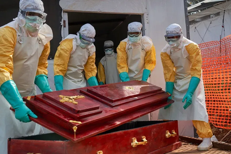 Más de 1.000 personas han muerto por brote de ébola en África