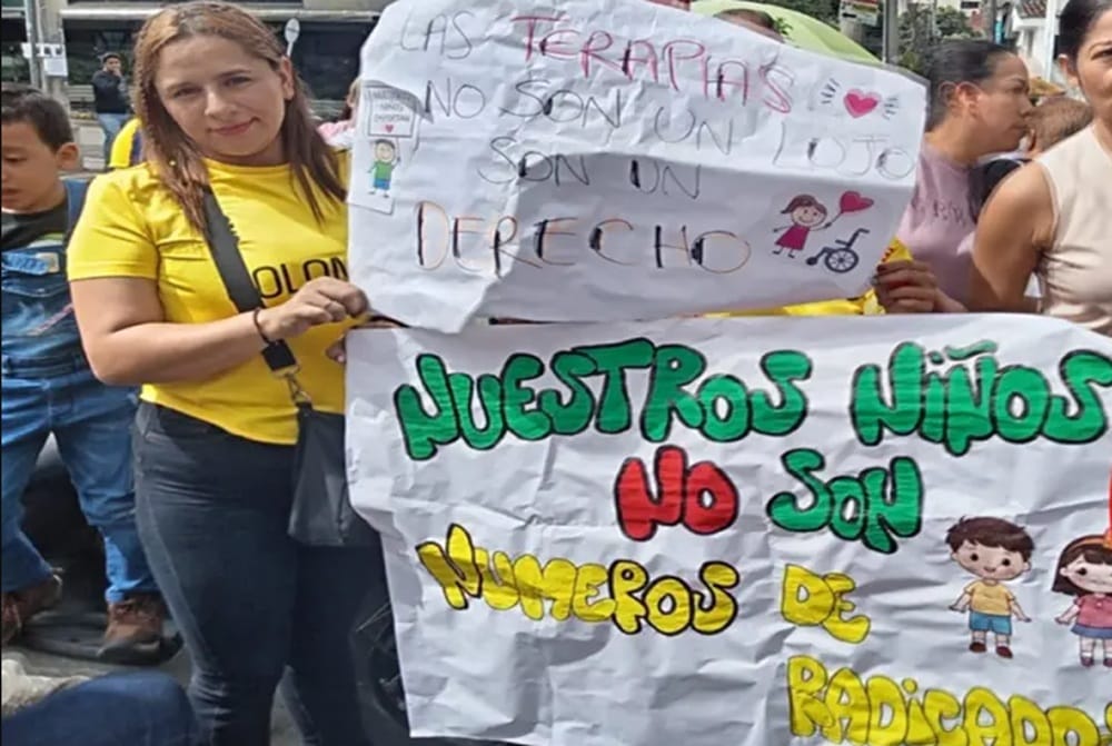 Padres de niños discapacitados exigen reactivación inmediata de terapias y la entrega de autorizaciones médicas