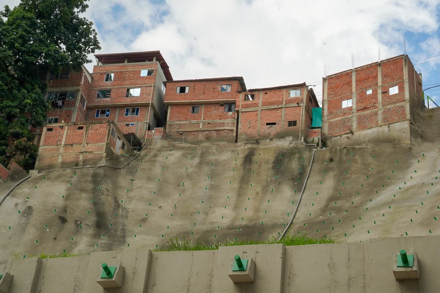 Por fin les aquietaron la tierra a los habitantes de Asomiflor  en Floridablanca