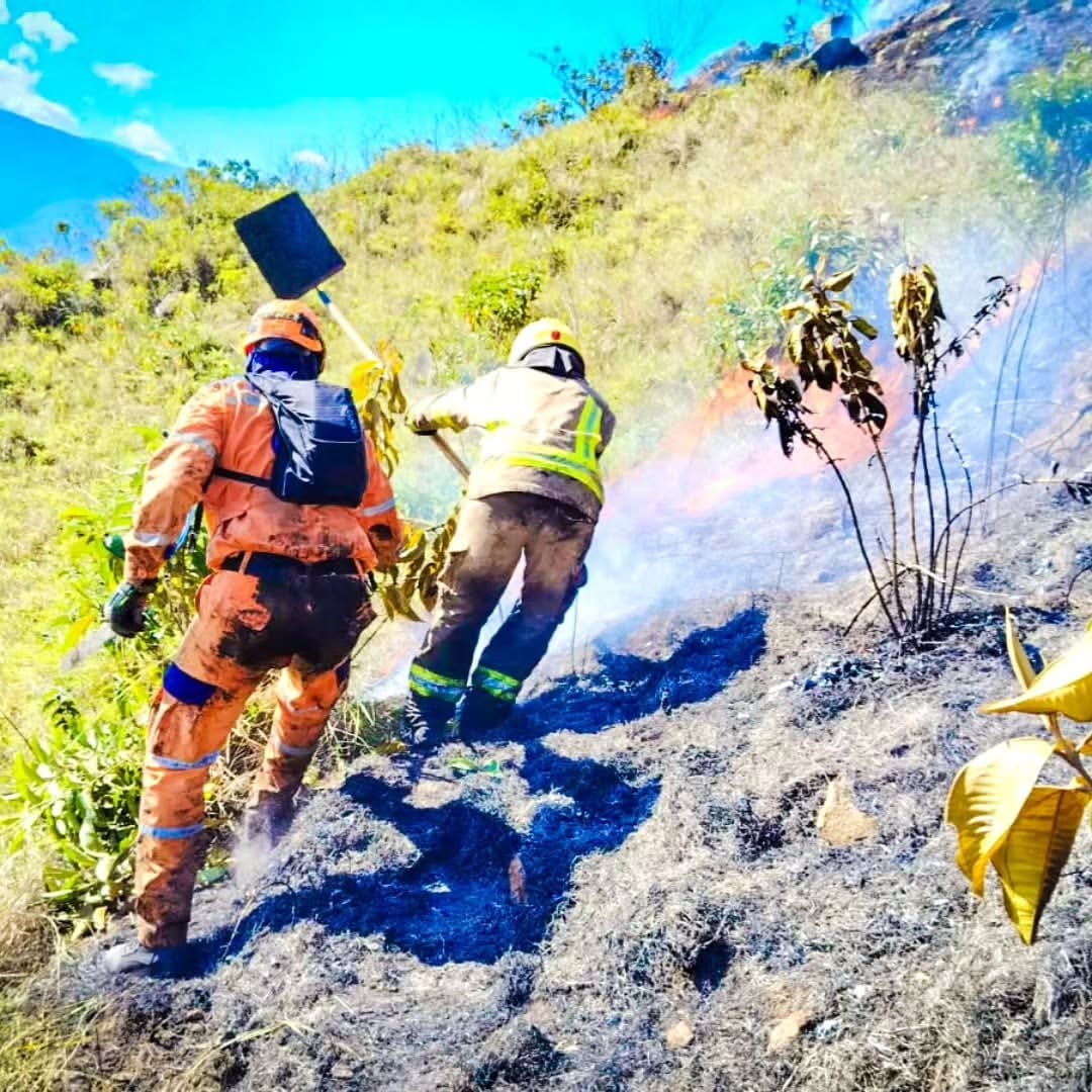 Humareda cubrió a Piedecuesta debido a grave incendio forestal