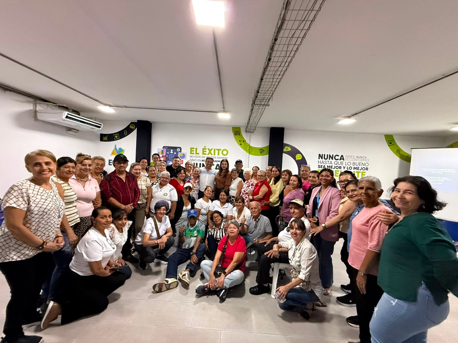 Adultos mayores van a clases de liderazgo en Floridablanca