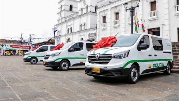 Dotación para la Policía por aniversario de Piedecuesta