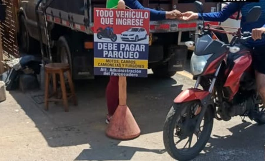 Exceso en cobro de parqueo en el Mercado del Poblado en Girón