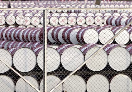 El precio del petróleo cae tras la pausa en los ataques entre Estados Unidos e Irán