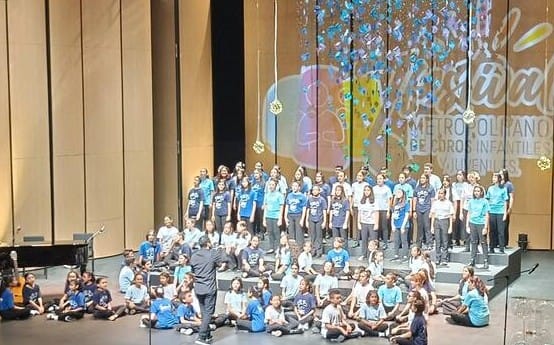 Voces infantiles y juveniles unidas en un solo coro