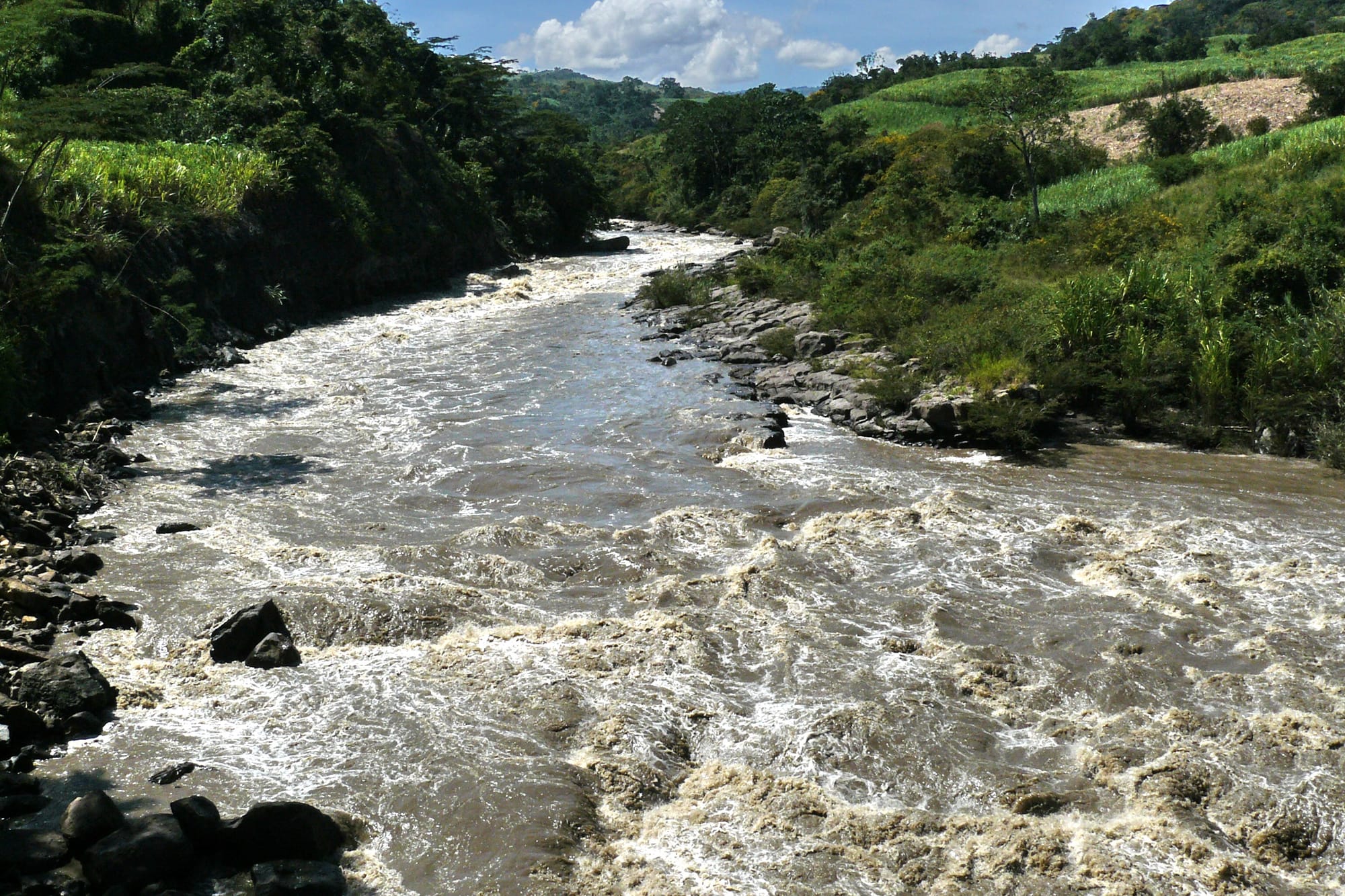 Misterio en Barbosa: hallan el cuerpo de una mujer en estado de descomposición en el río Suárez