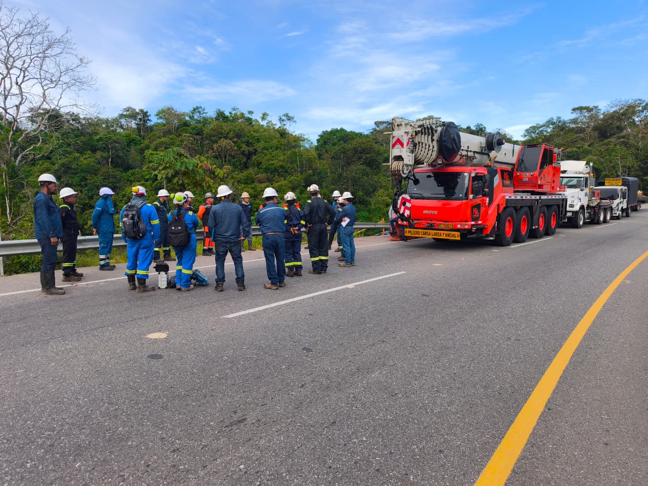 Cierran un tramo de la Ruta del Cacao por rescate de camión siniestrado