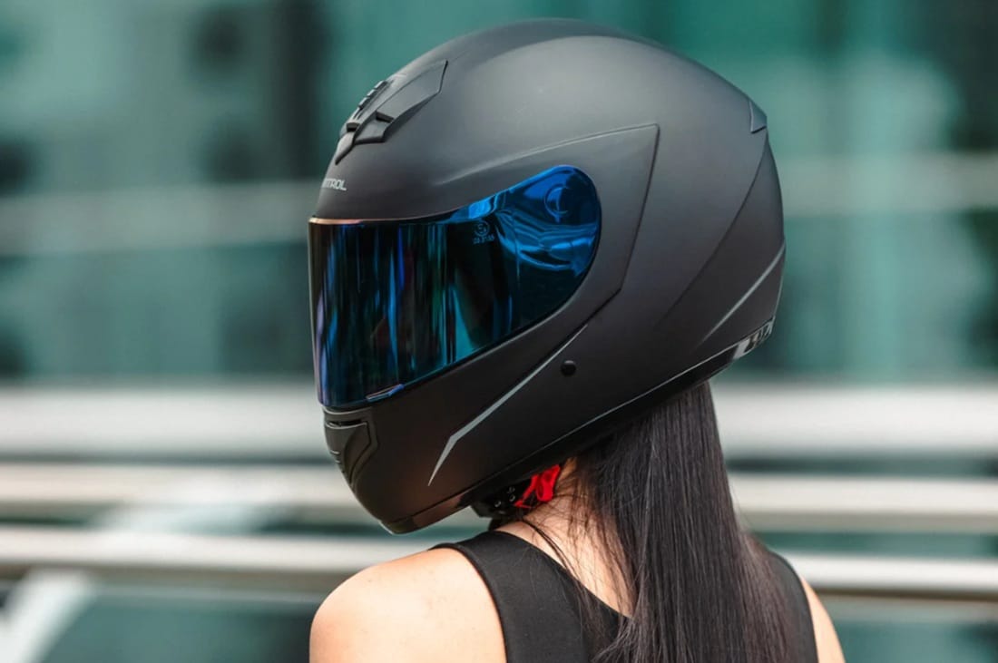 El casco es la principal protección del motociclista y saber cuándo reemplazarlo también salva vidas