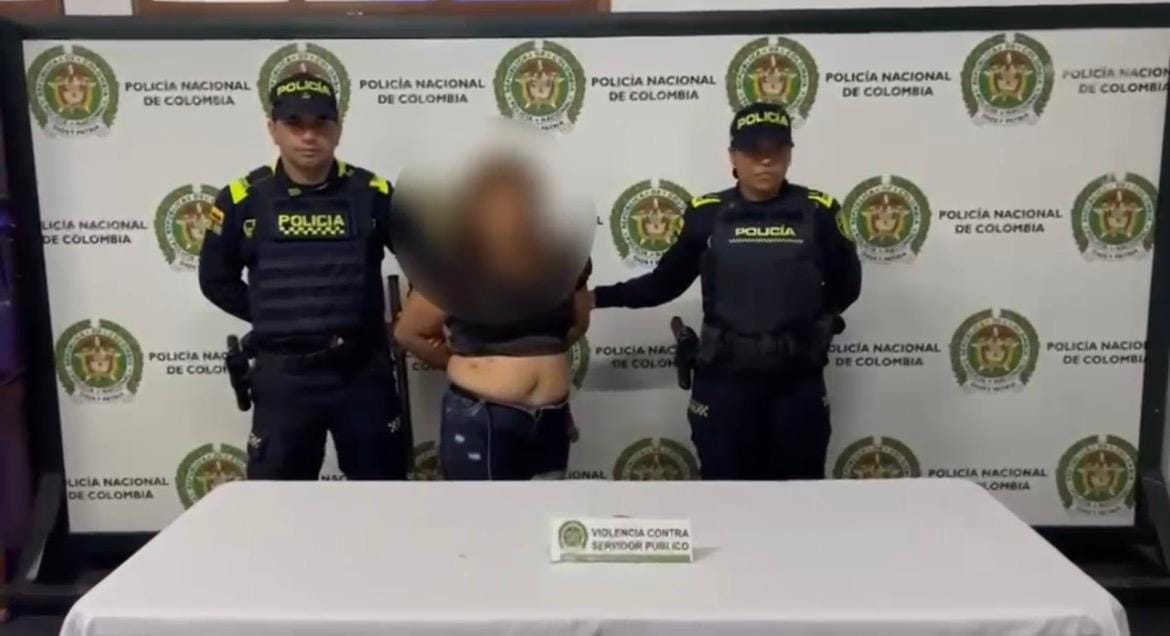Mujer atacó a vecina con una piedra y terminó mordiendo a un policía durante su captura en Girón
