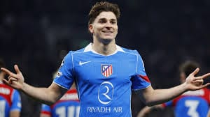 Arsenal ofrece 100 millones de euros y a Gyökeres para fichar a Julián Álvarez