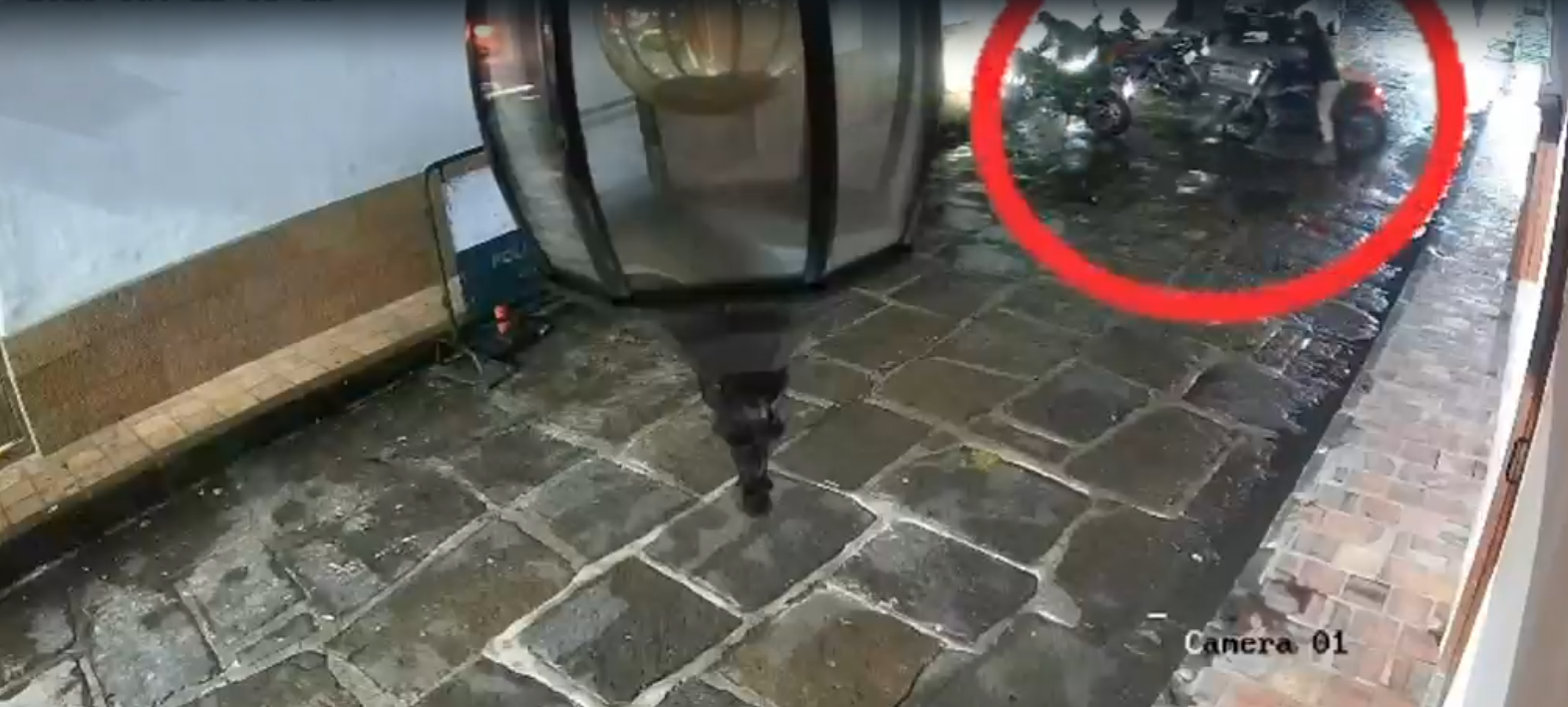 No llegaron lejos: capturan a dos presuntos ladrones y recuperan motocicleta robada en Santander