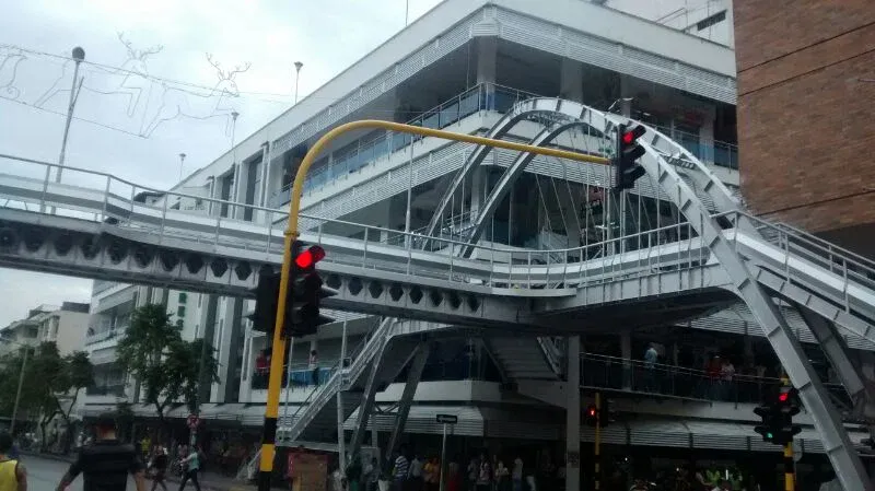 Ladrones se llevaron $1 millón de una perfumería en pleno centro de Bucaramanga