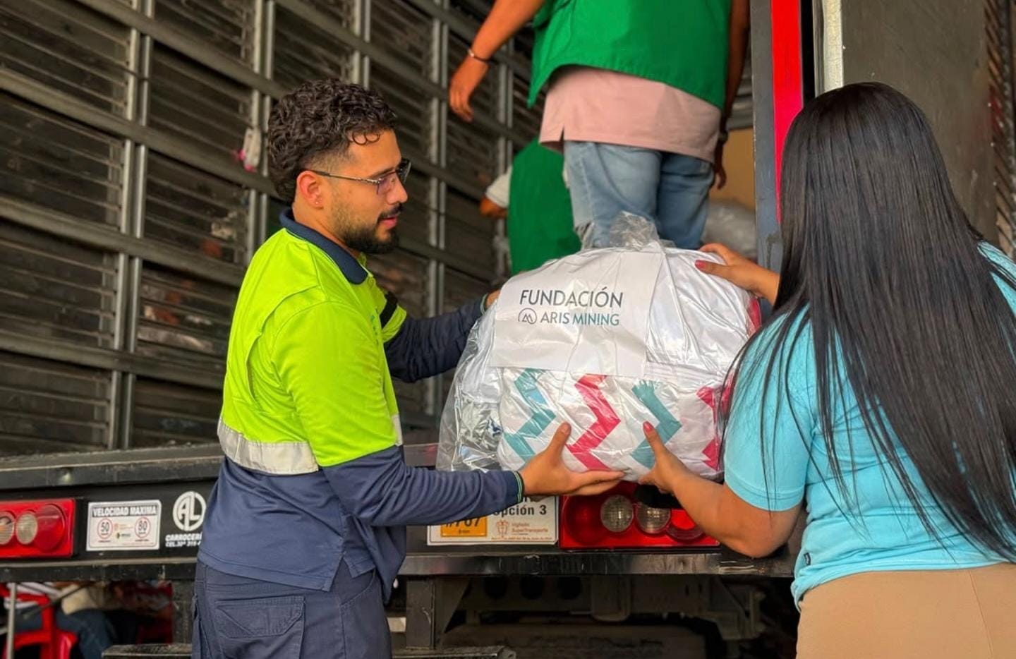 Aris Mining aporta ayuda humanitaria para la reconstrucción de viviendas y colegios en zonas afectadas por el terremoto