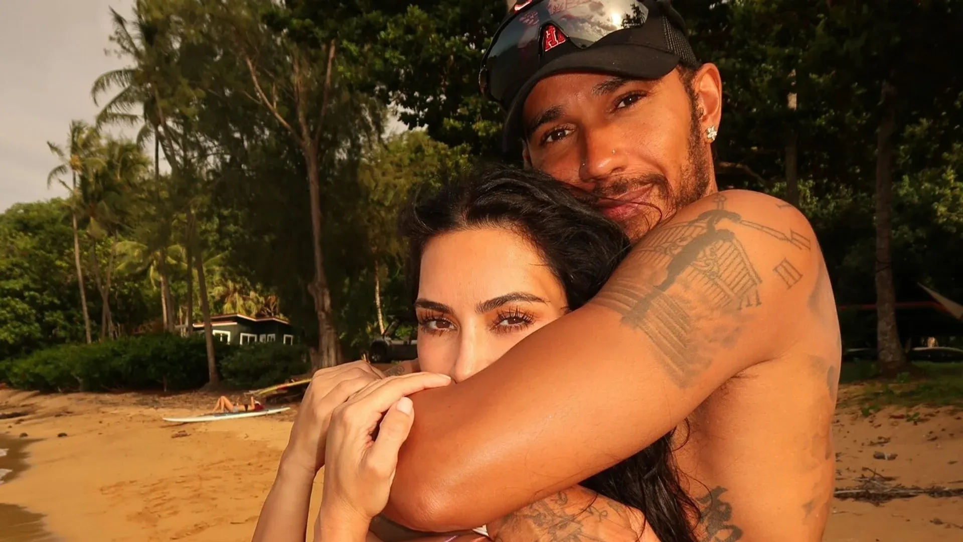 Lewis Hamilton y Kim Kardashian disfrutaron unas románticas vacaciones en Hawái antes del regreso de la Fórmula 1