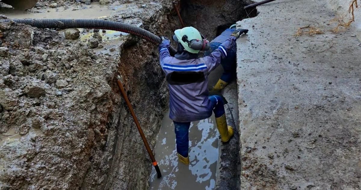 El tubo tiene la culpa de que  Vélez esté sin agua potable