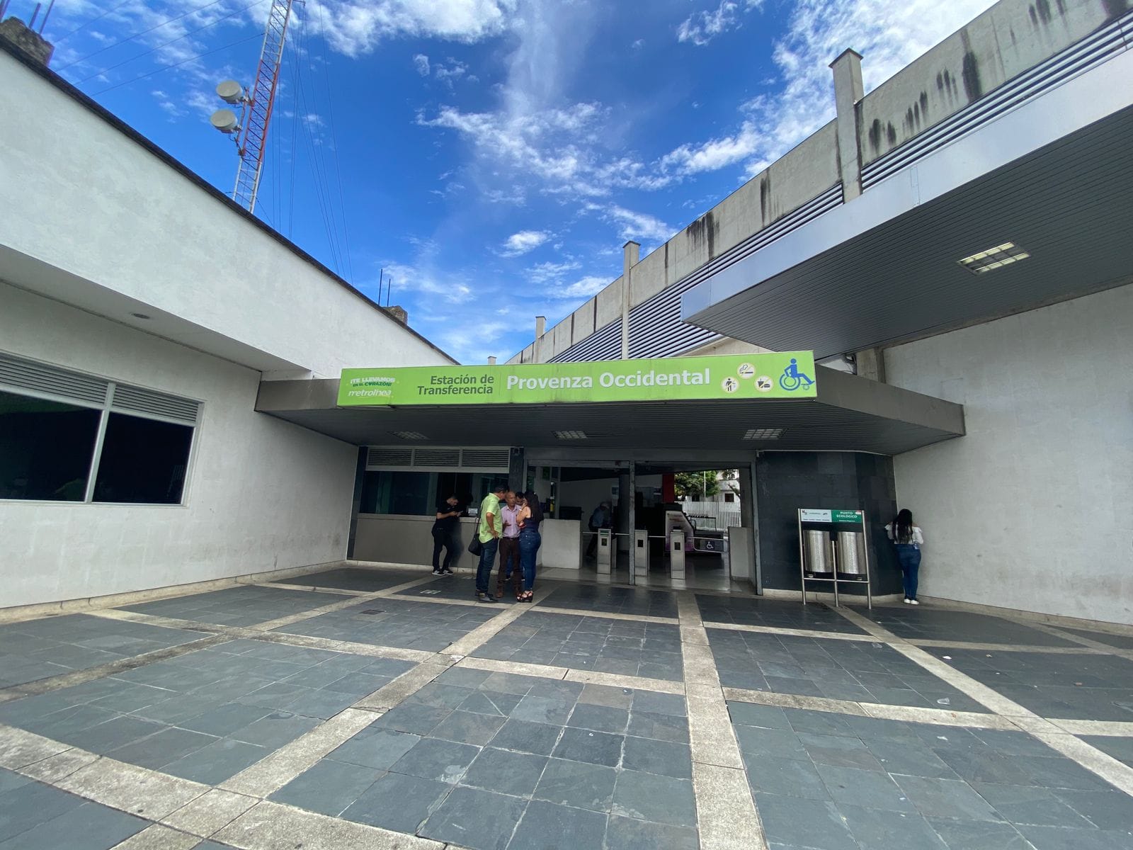 Más puntos de acopio de ayuda para víctimas del terremoto en Bucaramanga