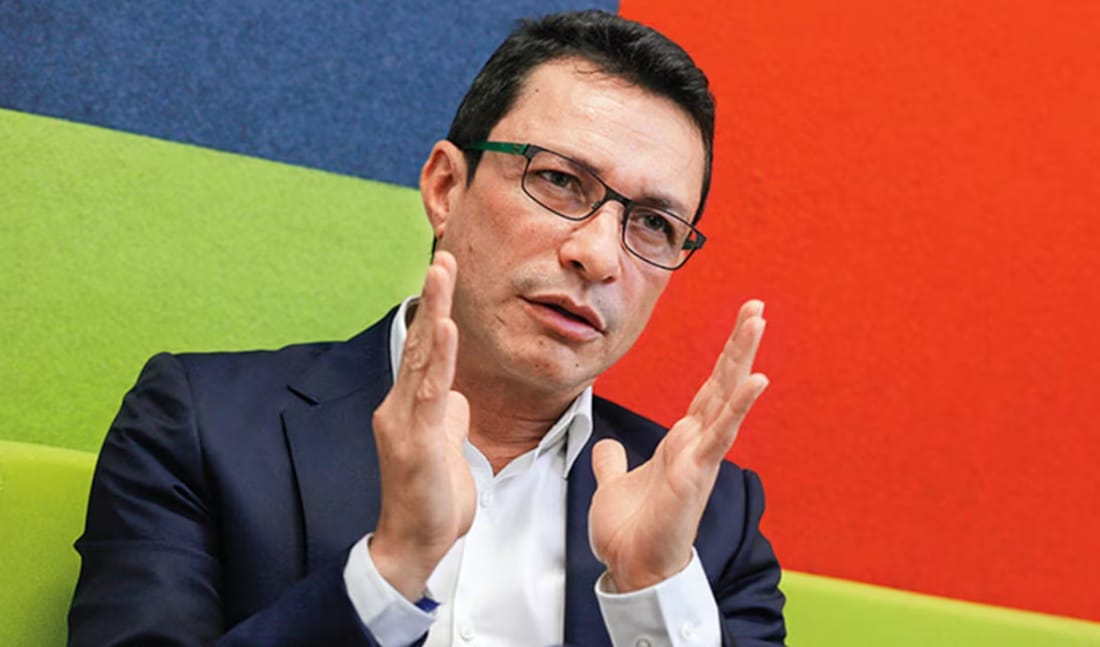 Carlos Caicedo condenado por corrupción e investigado por abuso sexual se fue de  Colombia