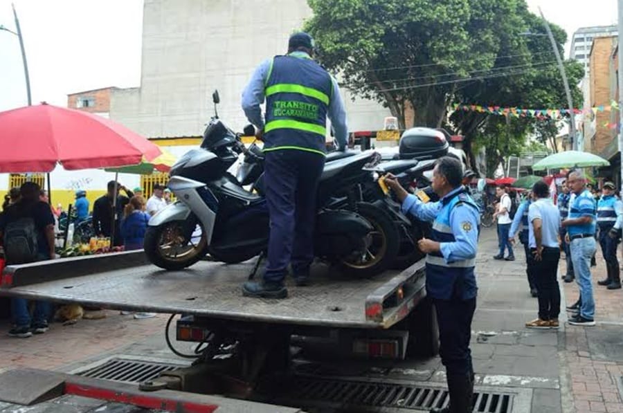 Circulación de motocicletas en los andenes y pasarse el semáforo en rojo mayores  males de Bucaramanga