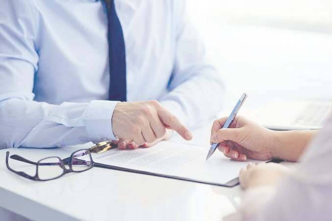 Contratos millonarios otorgó Petro hasta el último minuto