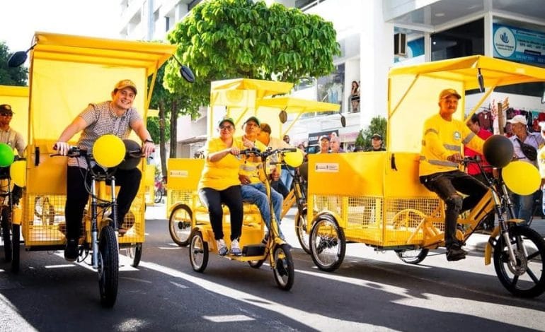 Barrancabermeja fortalece el reciclaje con la entrega de 38 triciclos a recicladores