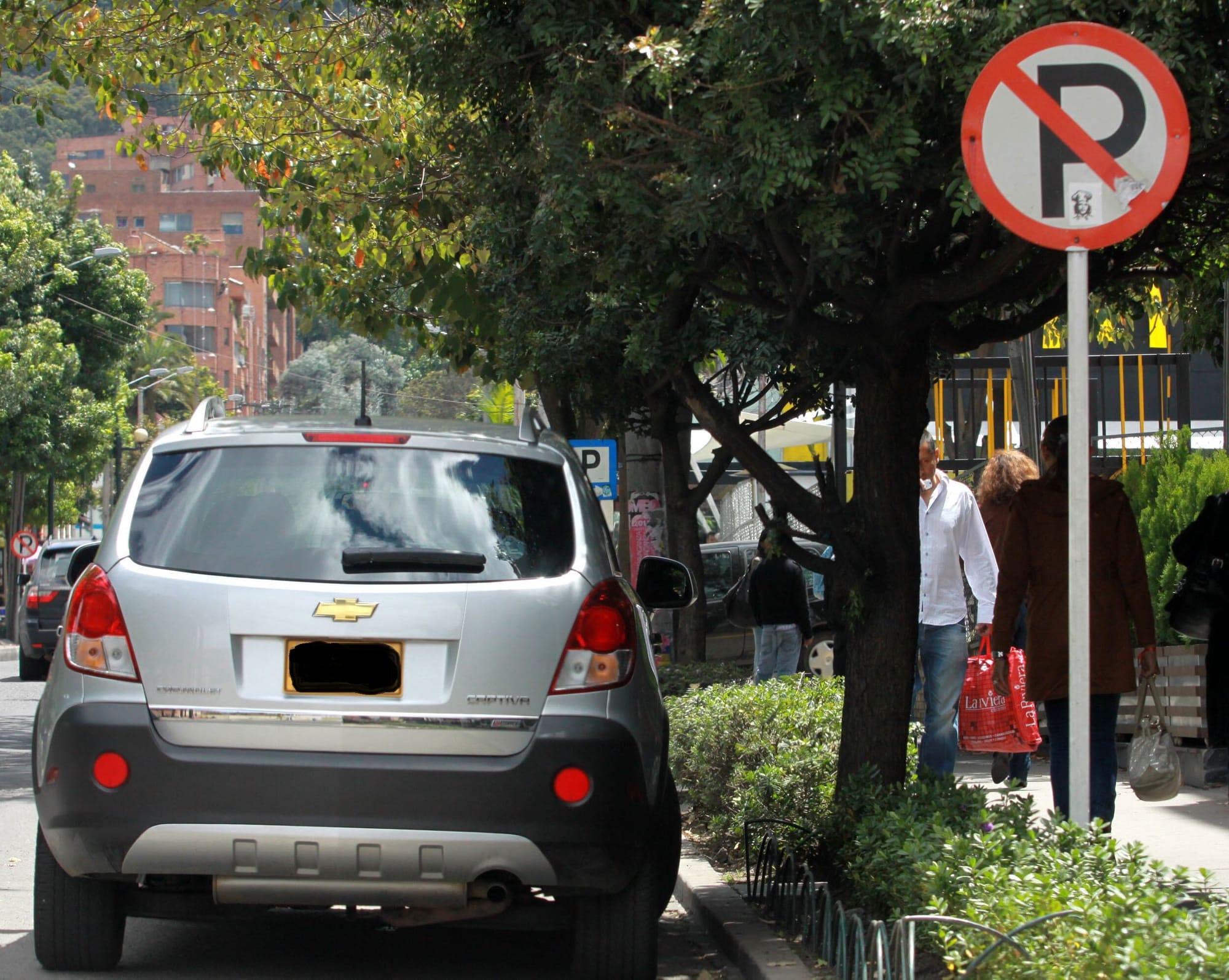 No hay parqueadero para tanto automotor