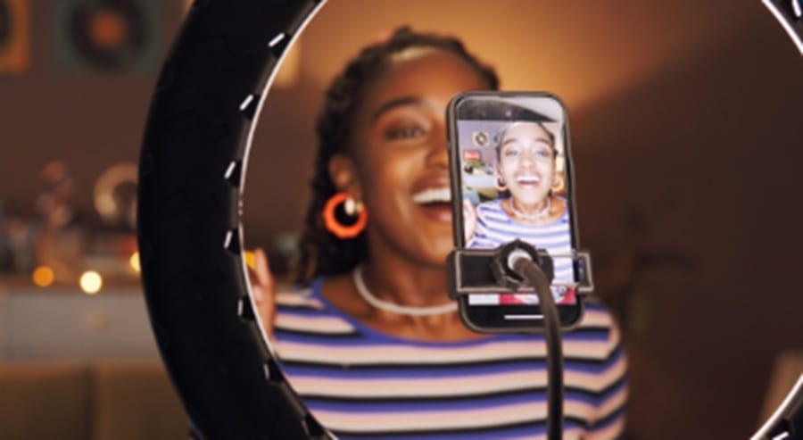 Coste Constitucional pide 'apretar tuercas' a publicaciones de influencers