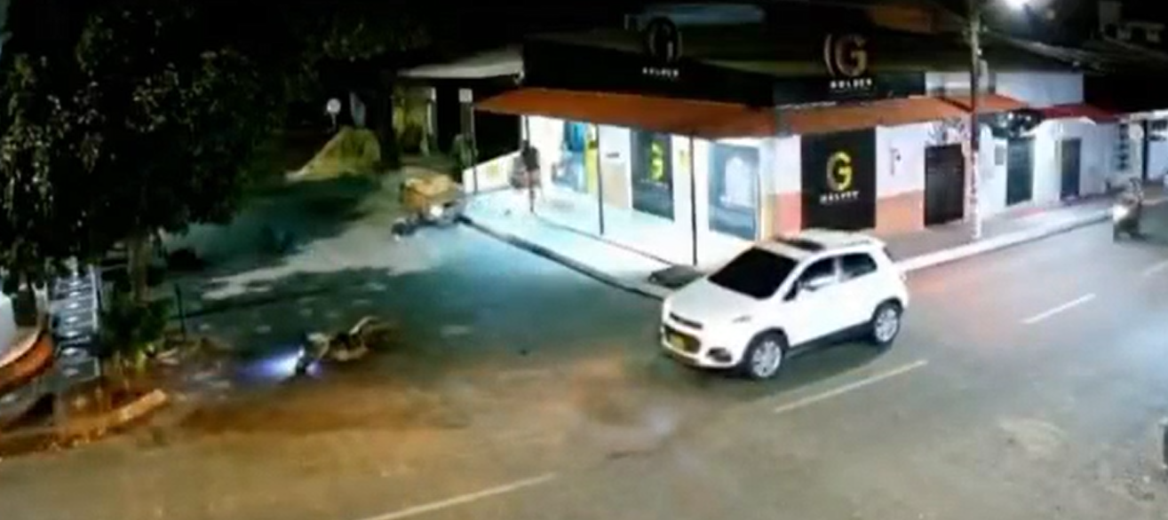 VIDEO| Violento choque entre dos motocicletas quedó grabado en cámara de seguridad en Sabana de Torres