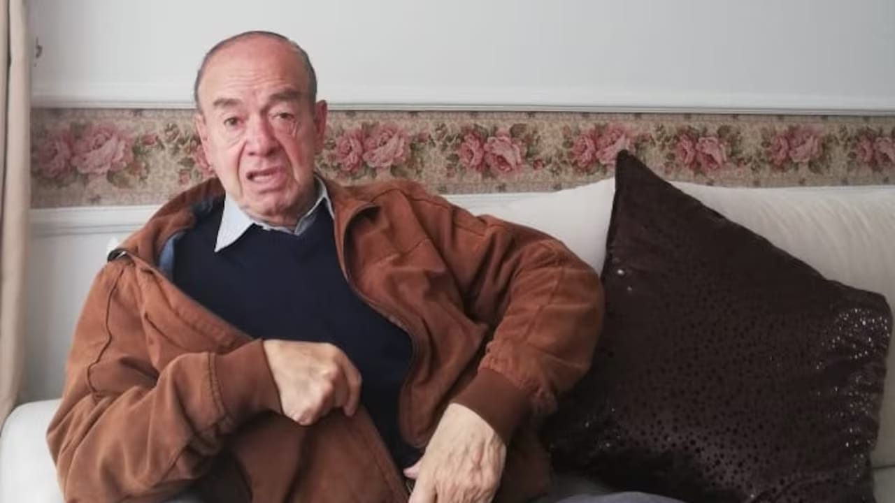Murió Álvaro Uribe González, la voz que marcó la historia de la radio y la publicidad en Colombia