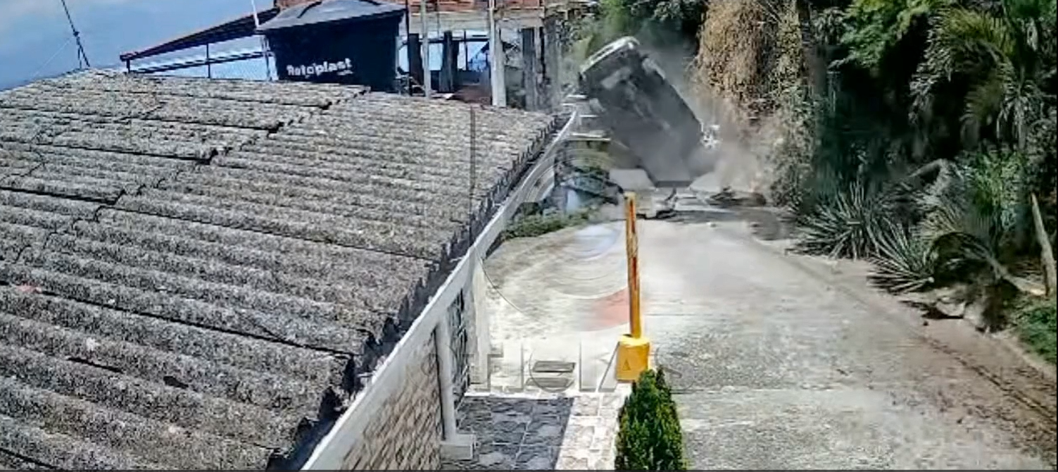 Video: falla en los frenos habría provocado aparatoso accidente en la vía La Pared, Bucaramanga