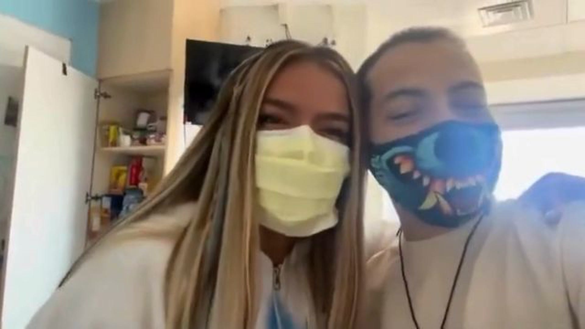 Karol G visitó a fans hospitalizados en California