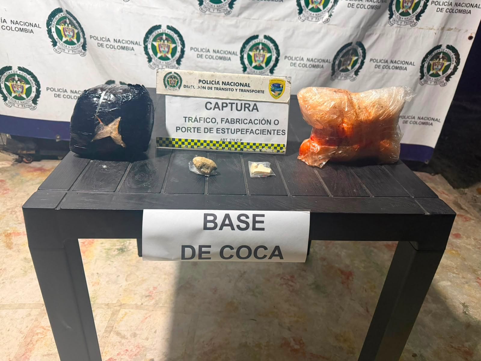 Viajaba en bus y llevaba casi dos kilos de base de coca: mujer fue capturada en Santander
