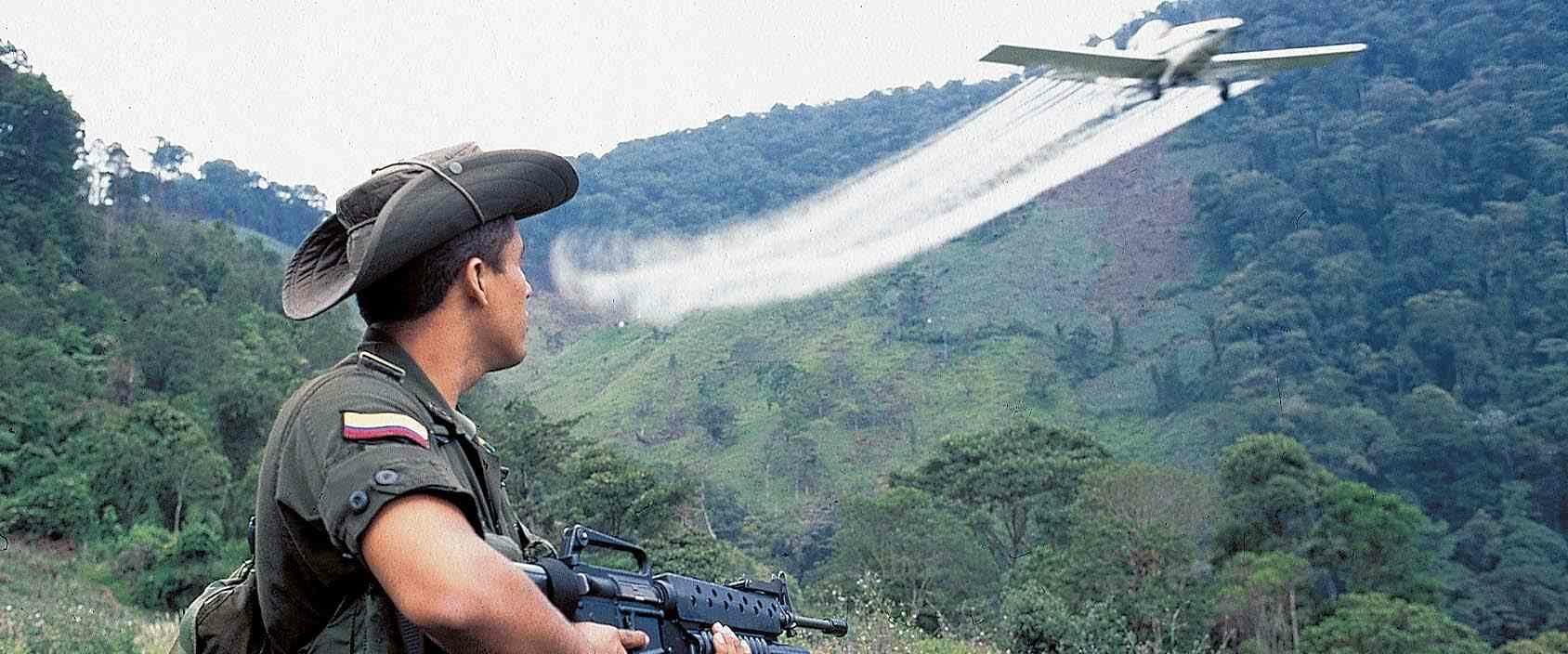 Despues de 11 años, sin lluvia atómica, Abelardo da luz verde al regreso del glifosato en Colombia