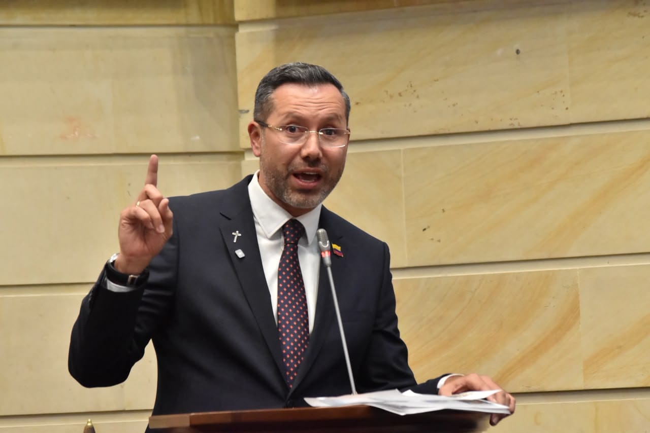 ¿Cuándo se sabrá si Jaime Andrés Beltrán sigue al frente de Ministerio de Vivienda?