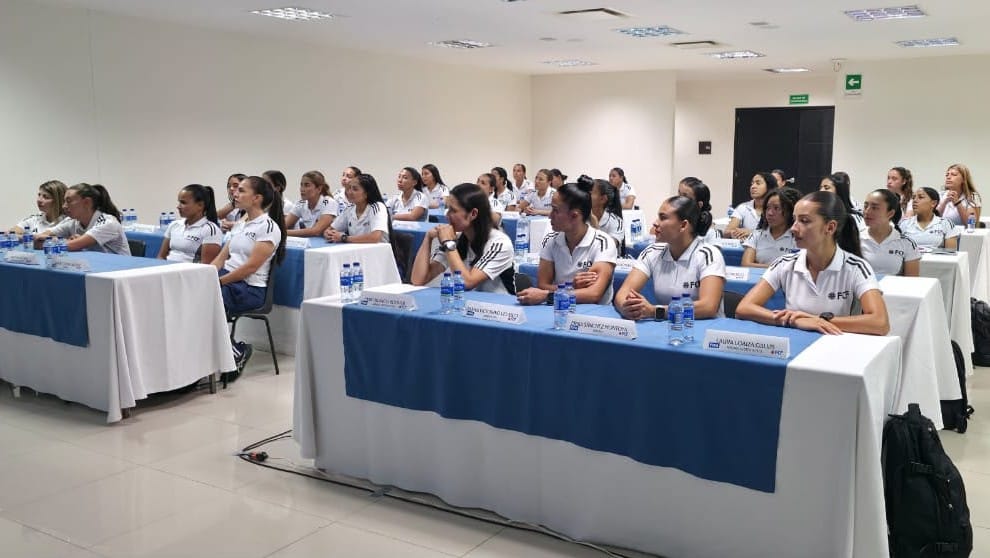 Árbitras del fútbol se reúnen en Bucaramanga