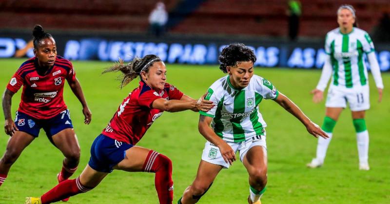 Futbolistas (hombres y mujeres) quieren que les respeten sus derechos laborales