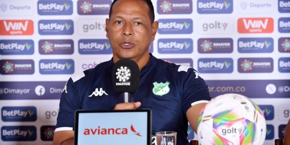 Jhon Alber Ortiz pidió dejar atrás la conformidad en el fútbol femenino colombiano