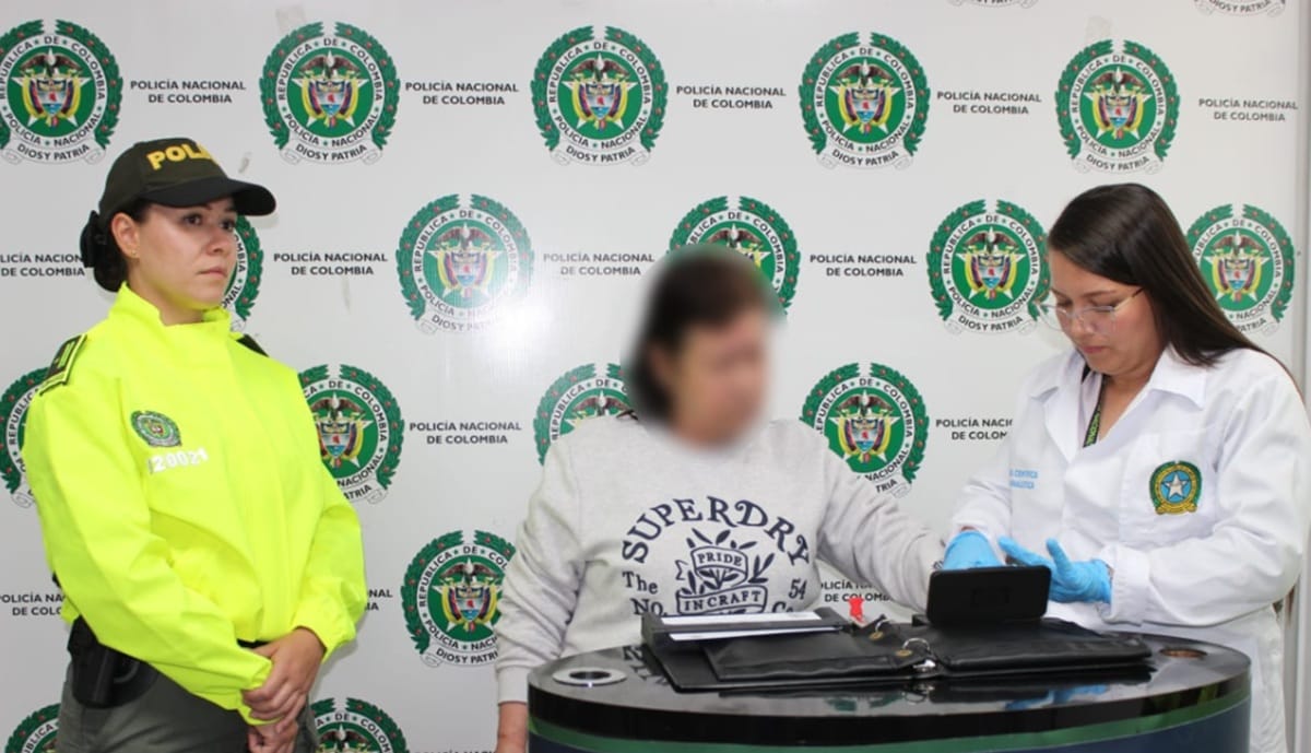 Funcionarios públicos y civiles conformaban banda que falsificaba documentos para salir de Colombia