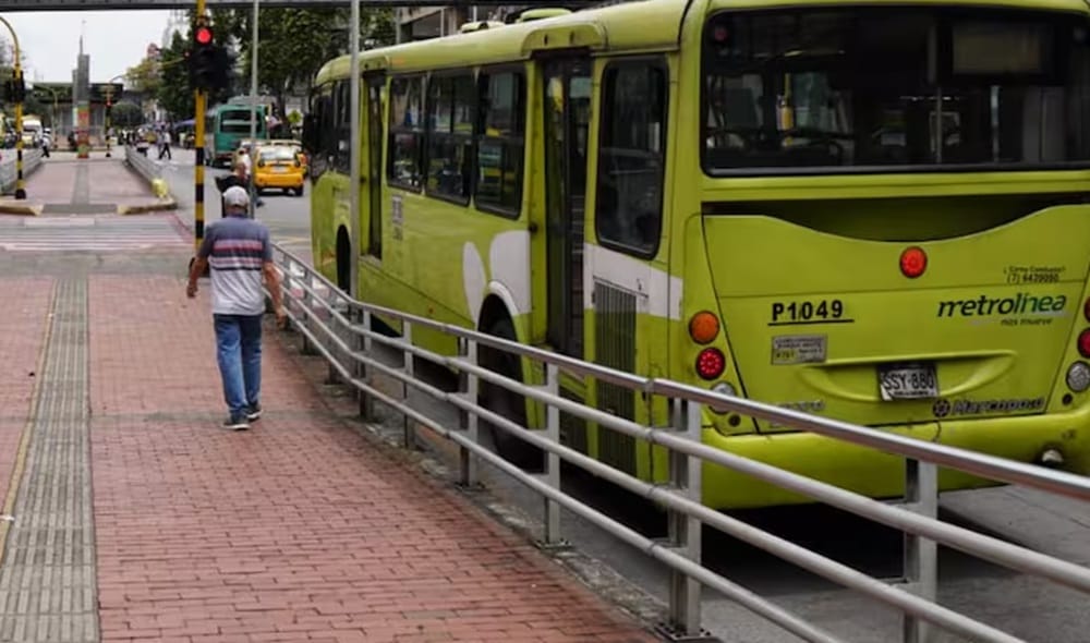 Exempleados de Metrolínea esperan desde hace meses el pago de sus liquidaciones