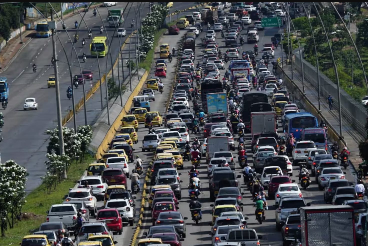 Colapso total del tráfico por los cierres viales en Bucaramanga