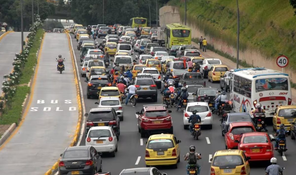 Más carros y menos pasajeros en toda el Área Metropolitana