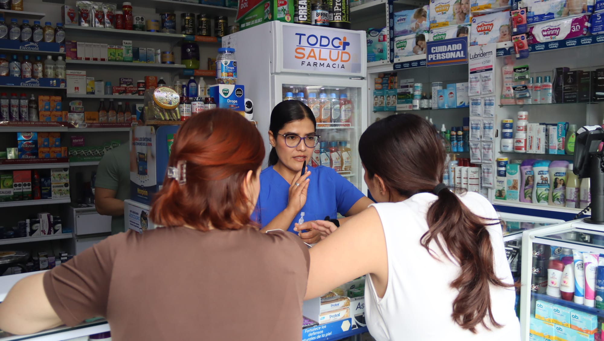 Vuelve la regla de los 75 metros para las droguerías en Colombia