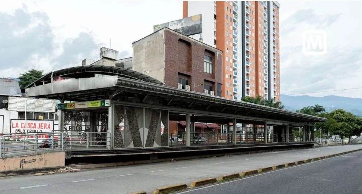 Controversia por reconstrucción de estaciones de Metrolínea sin buses ni pasajeros
