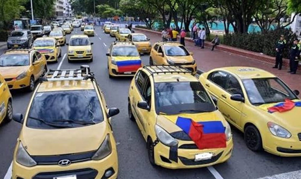 Taxistas anuncian protestas  y bloqueos en la vía al aeropuerto de Palonegro
